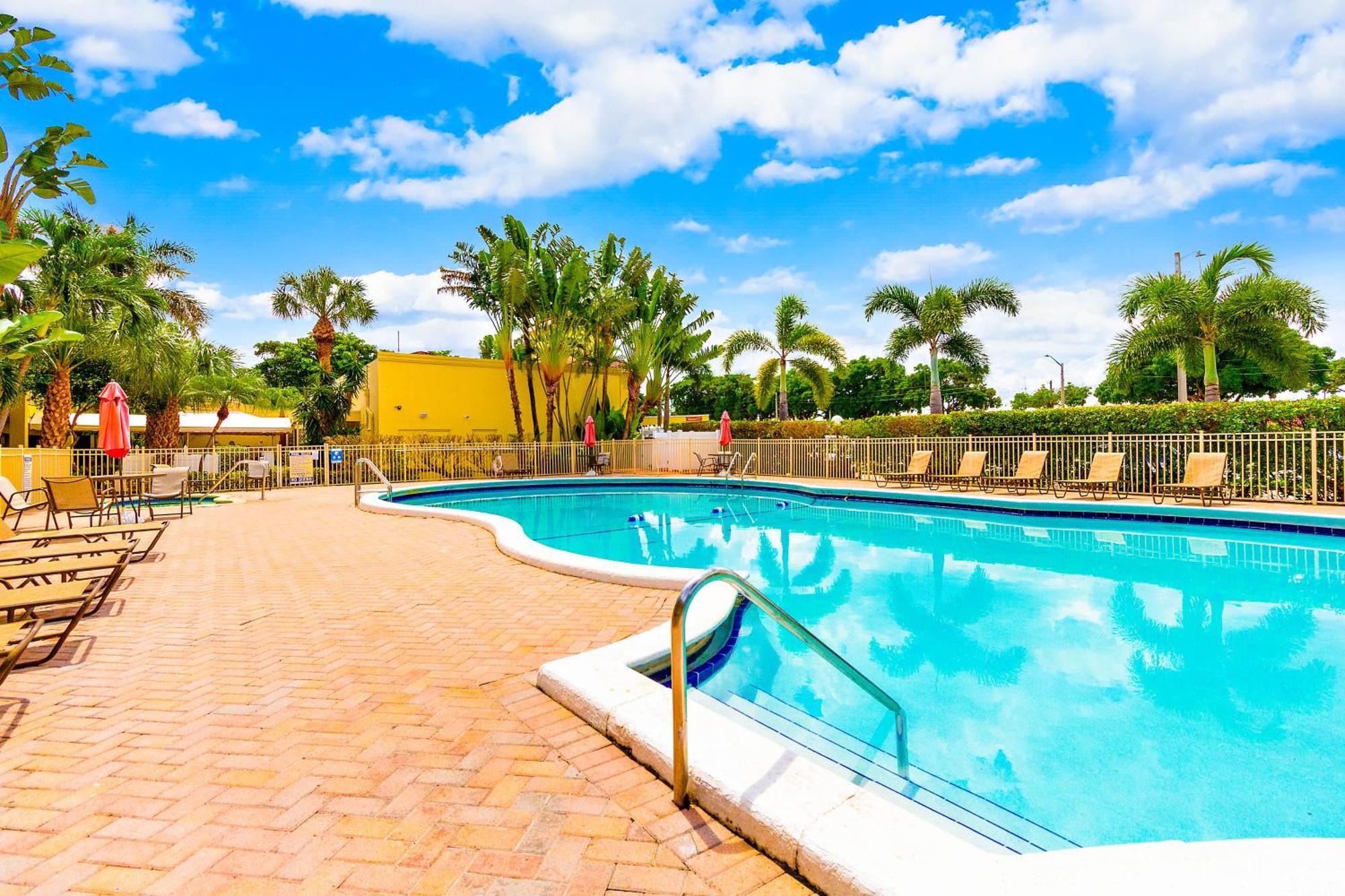 Oasis Boca Raton Hotell Eksteriør bilde